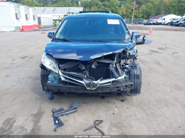 46237088 :رقم المزاد ، 5TDDZ3DC7JS200790 vin ، 2018 Toyota Sienna Xle Premium 7 Passenger مزاد بيع