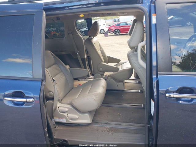 46237088 :رقم المزاد ، 5TDDZ3DC7JS200790 vin ، 2018 Toyota Sienna Xle Premium 7 Passenger مزاد بيع