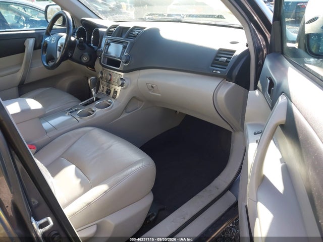 2013 Toyota Highlander Se V6 მანქანა იყიდება აუქციონზე, vin: 5TDBK3EH5DS204881, აუქციონის ნომერი: 46237115