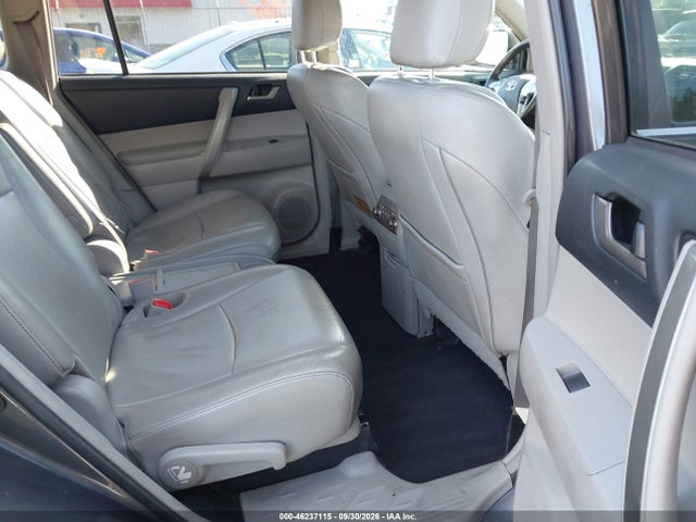 2013 Toyota Highlander Se V6 მანქანა იყიდება აუქციონზე, vin: 5TDBK3EH5DS204881, აუქციონის ნომერი: 46237115