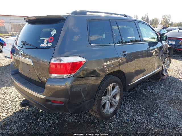 2013 Toyota Highlander Se V6 მანქანა იყიდება აუქციონზე, vin: 5TDBK3EH5DS204881, აუქციონის ნომერი: 46237115