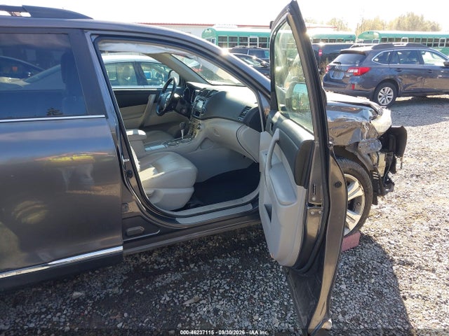2013 Toyota Highlander Se V6 მანქანა იყიდება აუქციონზე, vin: 5TDBK3EH5DS204881, აუქციონის ნომერი: 46237115