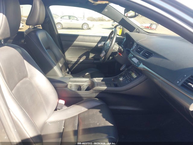 JTHKD5BH3F2250468 Lexus CT 200H