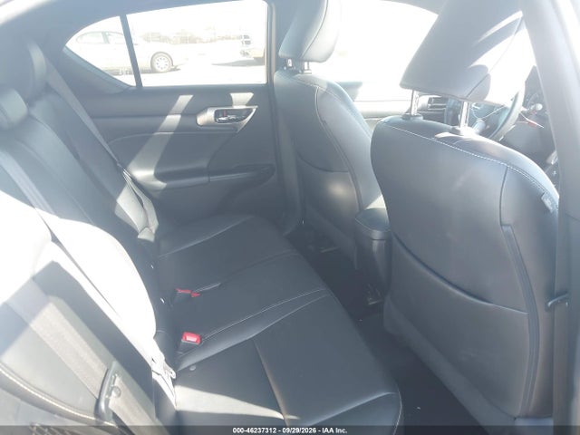 JTHKD5BH3F2250468 Lexus CT 200H