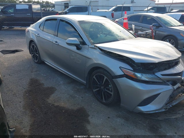 46237417 :رقم المزاد ، 4T1B61HK0JU128697 vin ، 2018 Toyota Camry Xse مزاد بيع