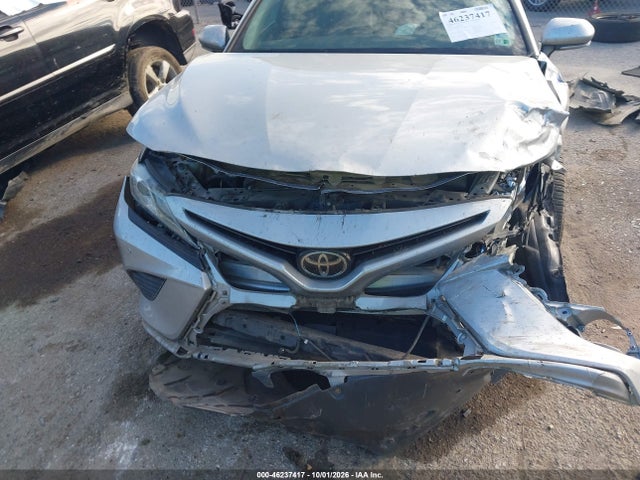 46237417 :رقم المزاد ، 4T1B61HK0JU128697 vin ، 2018 Toyota Camry Xse مزاد بيع