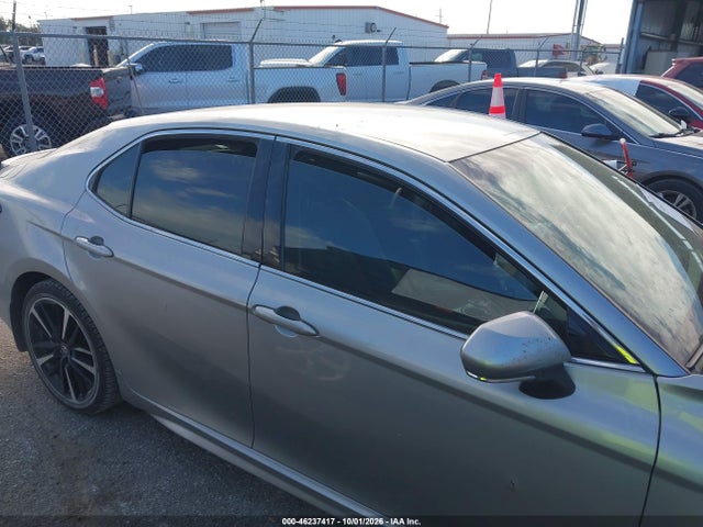 46237417 :رقم المزاد ، 4T1B61HK0JU128697 vin ، 2018 Toyota Camry Xse مزاد بيع