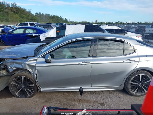 46237417 :رقم المزاد ، 4T1B61HK0JU128697 vin ، 2018 Toyota Camry Xse مزاد بيع