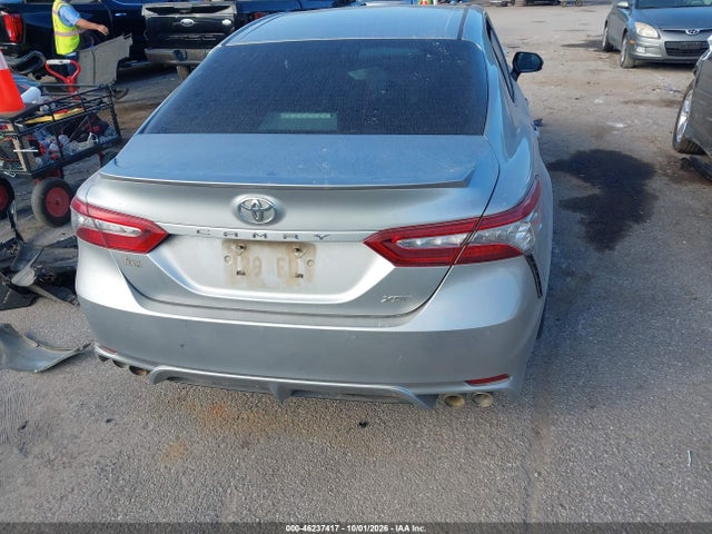 46237417 :رقم المزاد ، 4T1B61HK0JU128697 vin ، 2018 Toyota Camry Xse مزاد بيع