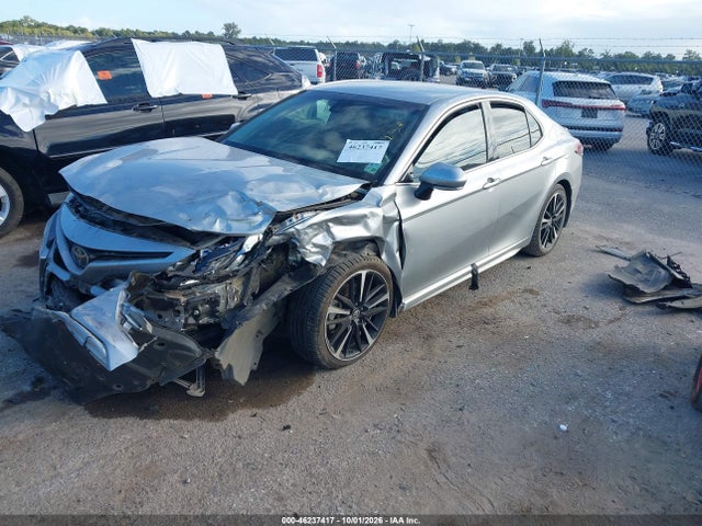 46237417 :رقم المزاد ، 4T1B61HK0JU128697 vin ، 2018 Toyota Camry Xse مزاد بيع