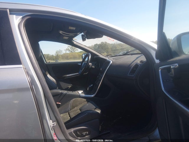 2015 Volvo Xc60 T6 R-design Platinum მანქანა იყიდება აუქციონზე, vin: YV4902RH5F2566466, აუქციონის ნომერი: 46237523