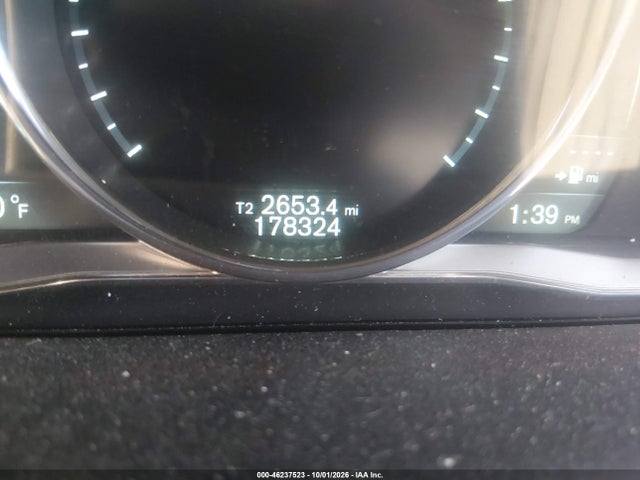 2015 Volvo Xc60 T6 R-design Platinum მანქანა იყიდება აუქციონზე, vin: YV4902RH5F2566466, აუქციონის ნომერი: 46237523