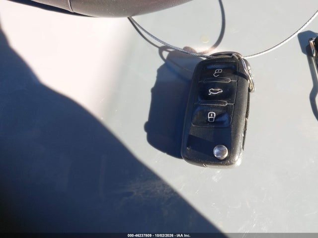 2013 Volkswagen Beetle 2.0t Turbo მანქანა იყიდება აუქციონზე, vin: 3VWVA7AT3DM607384, აუქციონის ნომერი: 46237809