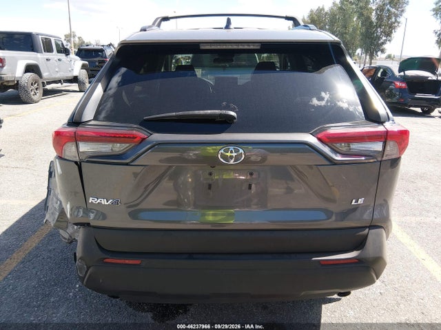Toyota RAV4 LE 2019 2T3K1RFV3KC006825 Image 18