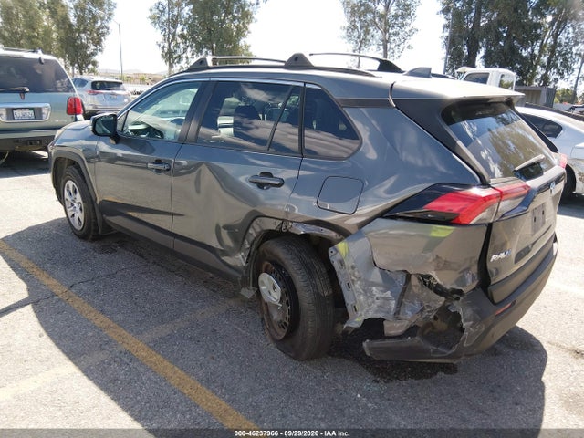 Toyota RAV4 LE 2019 2T3K1RFV3KC006825 Image 3