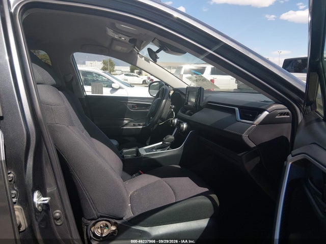 Toyota RAV4 LE 2019 2T3K1RFV3KC006825 Image 5