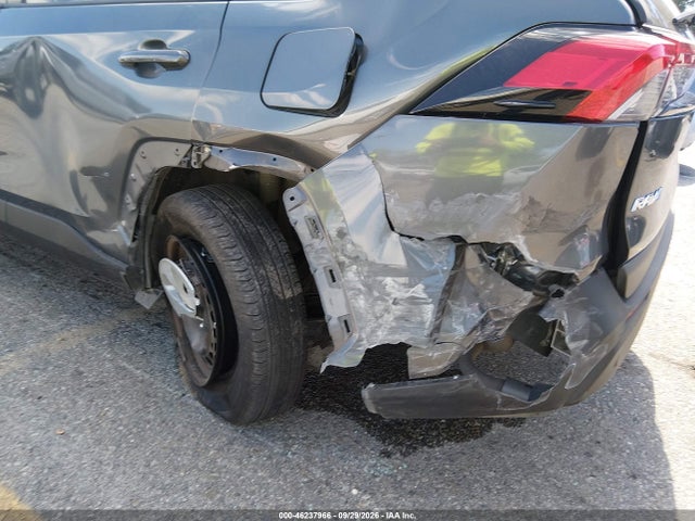 Toyota RAV4 LE 2019 2T3K1RFV3KC006825 Image 6