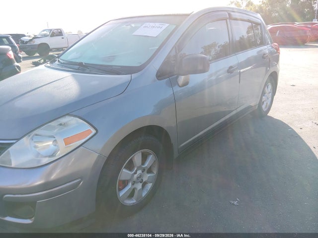 2009 Nissan Versa 1.8sl მანქანა იყიდება აუქციონზე, vin: 3N1BC13E49L407285, აუქციონის ნომერი: 46238104