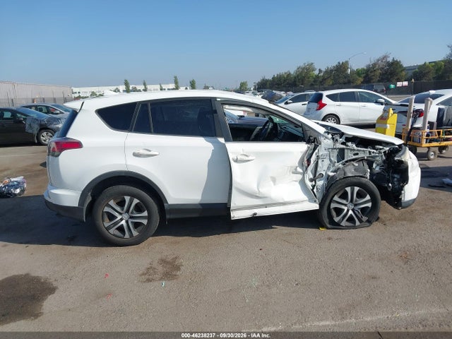 Продаж на аукціоні авто 2018 Toyota Rav4 Le, vin: JTMZFREV2JJ176459, номер лоту: 46238237