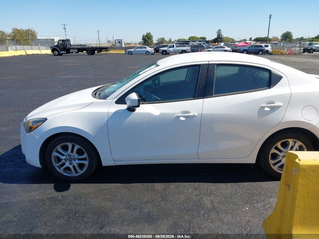 3MYDLBYV7JY304021 Toyota YARIS IA