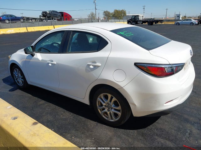 3MYDLBYV7JY304021 Toyota YARIS IA