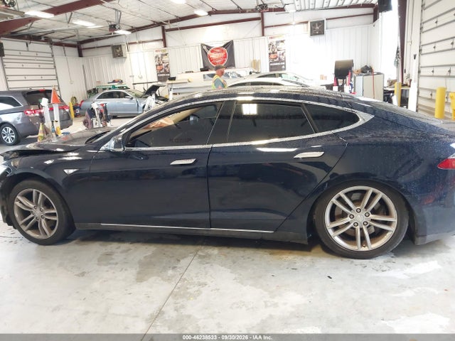 2013 Tesla Model S მანქანა იყიდება აუქციონზე, vin: 5YJSA1DN4DFP04517, აუქციონის ნომერი: 46238533