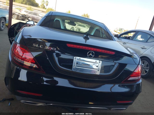 2018 Mercedes-benz Slc 300 მანქანა იყიდება აუქციონზე, vin: WDDPK3JA8JF151061, აუქციონის ნომერი: 46238802
