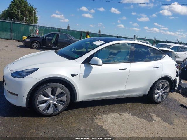 Продаж на аукціоні авто 2022 Tesla Model Y Long Range Dual Motor All-wheel Drive, vin: 7SAYGDEEXNF457386, номер лоту: 46239069