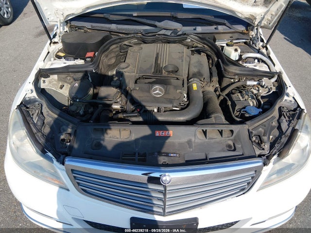 46239218 :رقم المزاد ، WDDGF4HB1DF995620 vin ، 2013 Mercedes-benz C 250 Luxury مزاد بيع