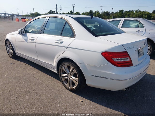 46239218 :رقم المزاد ، WDDGF4HB1DF995620 vin ، 2013 Mercedes-benz C 250 Luxury مزاد بيع