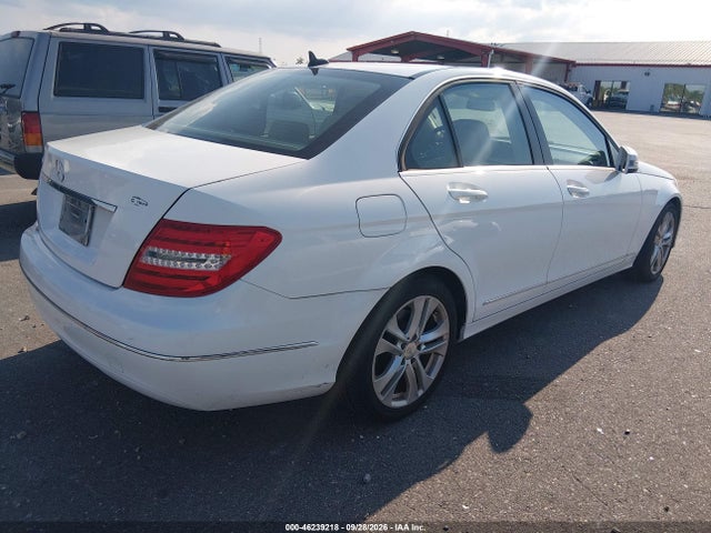 46239218 :رقم المزاد ، WDDGF4HB1DF995620 vin ، 2013 Mercedes-benz C 250 Luxury مزاد بيع