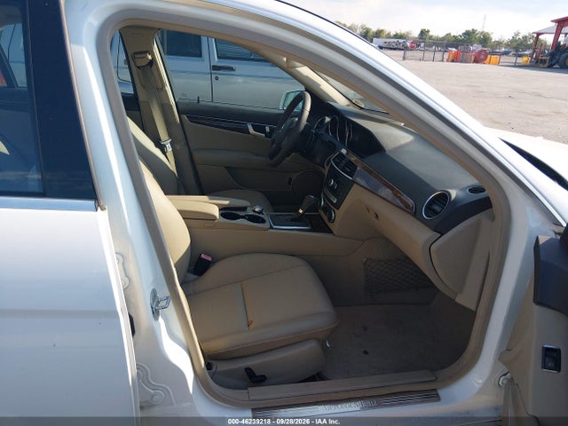 46239218 :رقم المزاد ، WDDGF4HB1DF995620 vin ، 2013 Mercedes-benz C 250 Luxury مزاد بيع