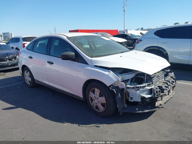 2018 Ford Focus S მანქანა იყიდება აუქციონზე, vin: 1FADP3E26JL323077, აუქციონის ნომერი: 46239293