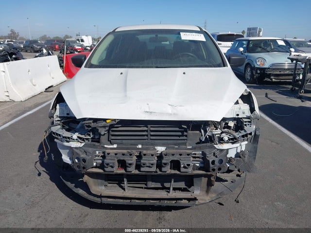 2018 Ford Focus S მანქანა იყიდება აუქციონზე, vin: 1FADP3E26JL323077, აუქციონის ნომერი: 46239293