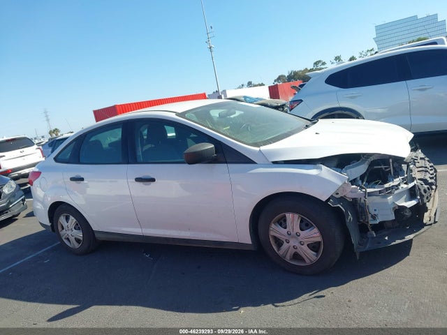 2018 Ford Focus S მანქანა იყიდება აუქციონზე, vin: 1FADP3E26JL323077, აუქციონის ნომერი: 46239293