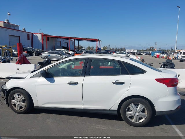 2018 Ford Focus S მანქანა იყიდება აუქციონზე, vin: 1FADP3E26JL323077, აუქციონის ნომერი: 46239293