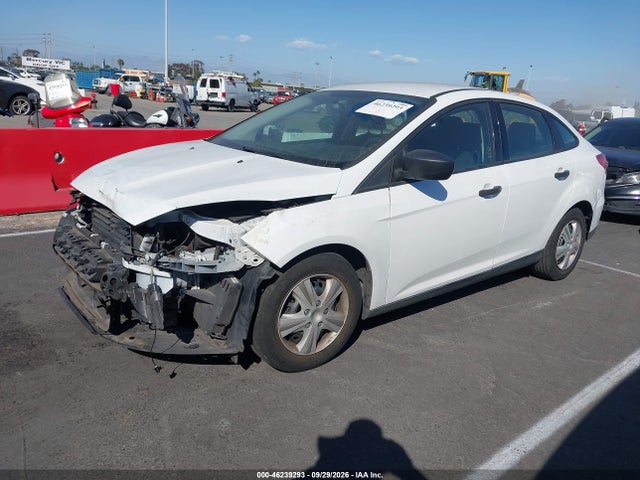 2018 Ford Focus S მანქანა იყიდება აუქციონზე, vin: 1FADP3E26JL323077, აუქციონის ნომერი: 46239293