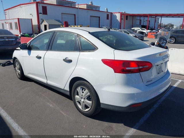 2018 Ford Focus S მანქანა იყიდება აუქციონზე, vin: 1FADP3E26JL323077, აუქციონის ნომერი: 46239293