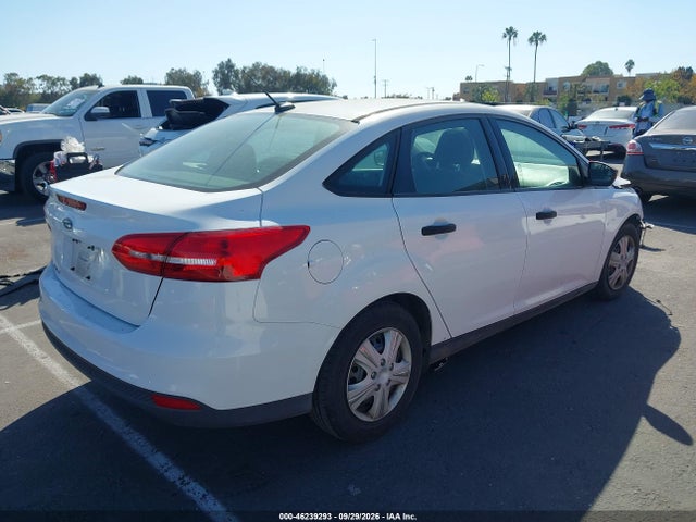 2018 Ford Focus S მანქანა იყიდება აუქციონზე, vin: 1FADP3E26JL323077, აუქციონის ნომერი: 46239293