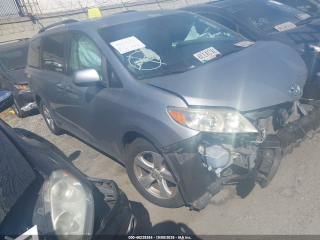Auction sale of the 2015 Toyota Sienna Le 8 Passenger, vin: 5TDKK3DC3FS555118, lot number: 46239384