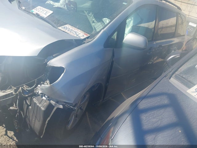 46239384 :رقم المزاد ، 5TDKK3DC3FS555118 vin ، 2015 Toyota Sienna Le 8 Passenger مزاد بيع