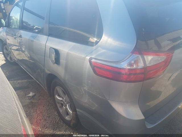 46239384 :رقم المزاد ، 5TDKK3DC3FS555118 vin ، 2015 Toyota Sienna Le 8 Passenger مزاد بيع