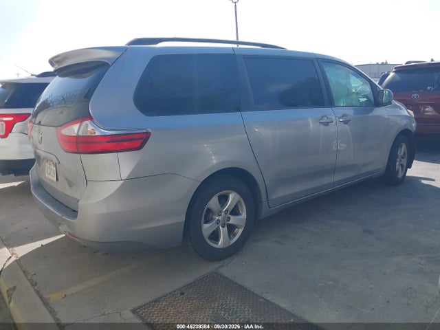 46239384 :رقم المزاد ، 5TDKK3DC3FS555118 vin ، 2015 Toyota Sienna Le 8 Passenger مزاد بيع