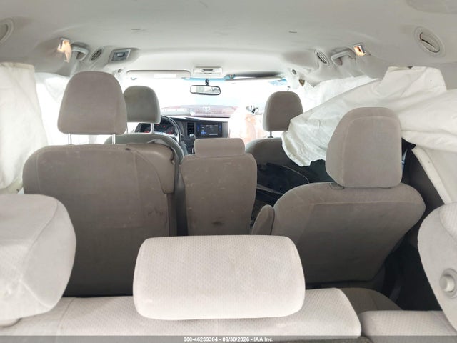 46239384 :رقم المزاد ، 5TDKK3DC3FS555118 vin ، 2015 Toyota Sienna Le 8 Passenger مزاد بيع