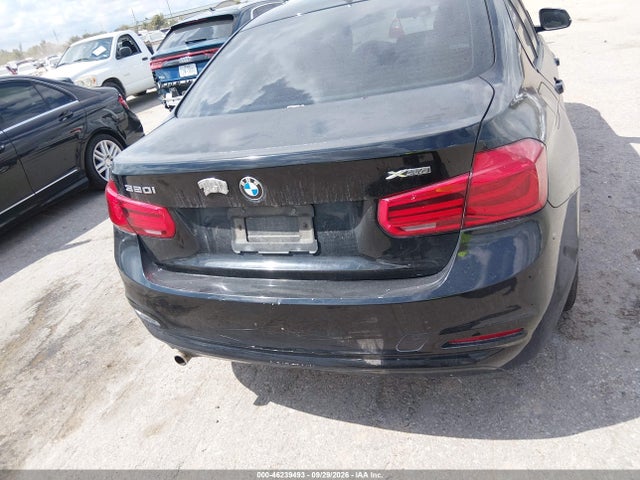 46239493 :رقم المزاد ، WBA8E5G59JNV02221 vin ، 2018 Bmw 320i Xdrive مزاد بيع