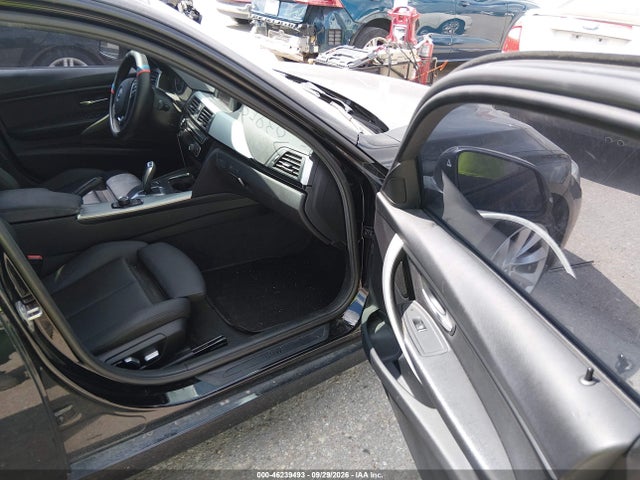 46239493 :رقم المزاد ، WBA8E5G59JNV02221 vin ، 2018 Bmw 320i Xdrive مزاد بيع
