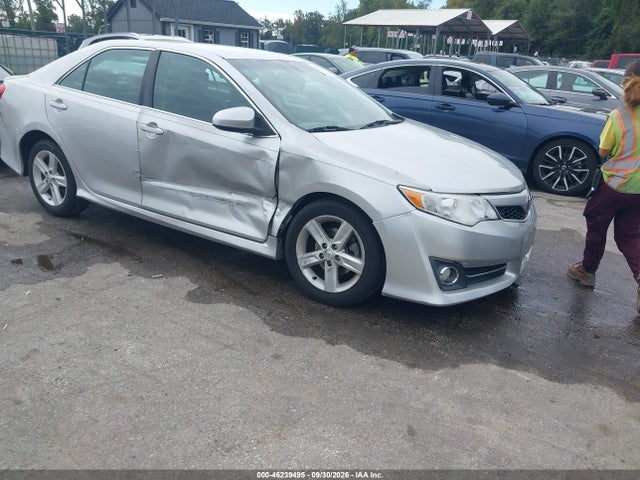 46239495 :رقم المزاد ، 4T1BF1FK2EU415015 vin ، 2014 Toyota Camry Se مزاد بيع