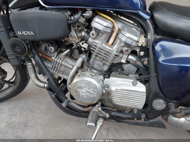 46239509 :رقم المزاد ، 1HFRC2102HA308615 vin ، 1987 Honda Vf700 C مزاد بيع