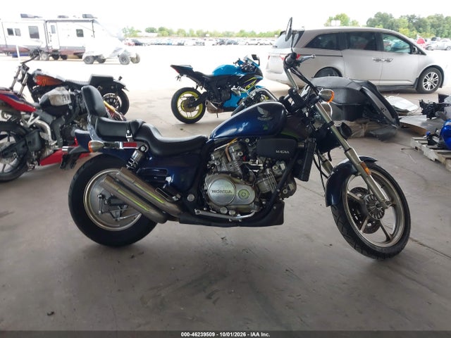 46239509 :رقم المزاد ، 1HFRC2102HA308615 vin ، 1987 Honda Vf700 C مزاد بيع