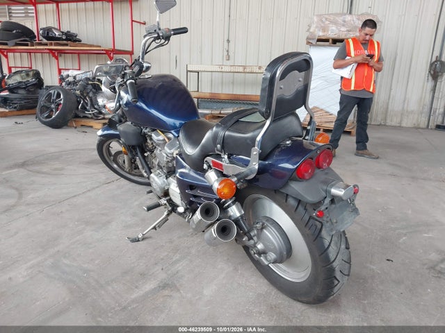 46239509 :رقم المزاد ، 1HFRC2102HA308615 vin ، 1987 Honda Vf700 C مزاد بيع
